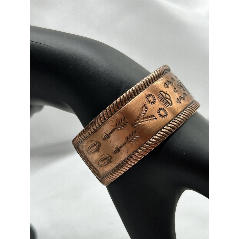 Vintage Native American StoryTeller Copper Bangle - Picture 2 of 6
